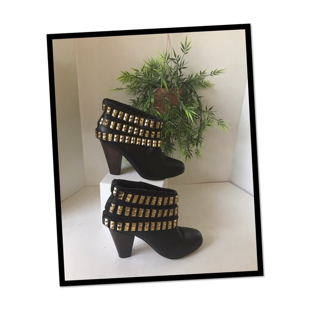 BETSEY JOHNSON Ankle Boots Camper Black Gold Studs